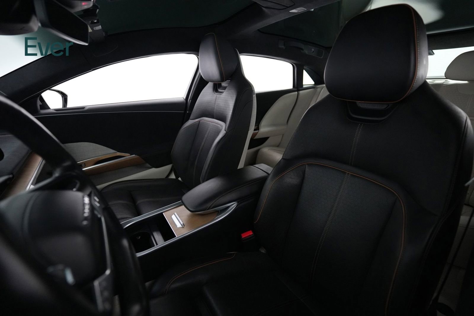 Used 2023 Lucid Air Grand Touring image 4