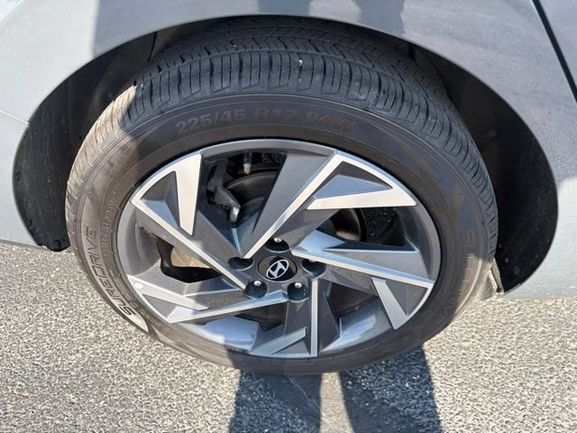 Used 2025 Hyundai Elantra Limited FWD image 25