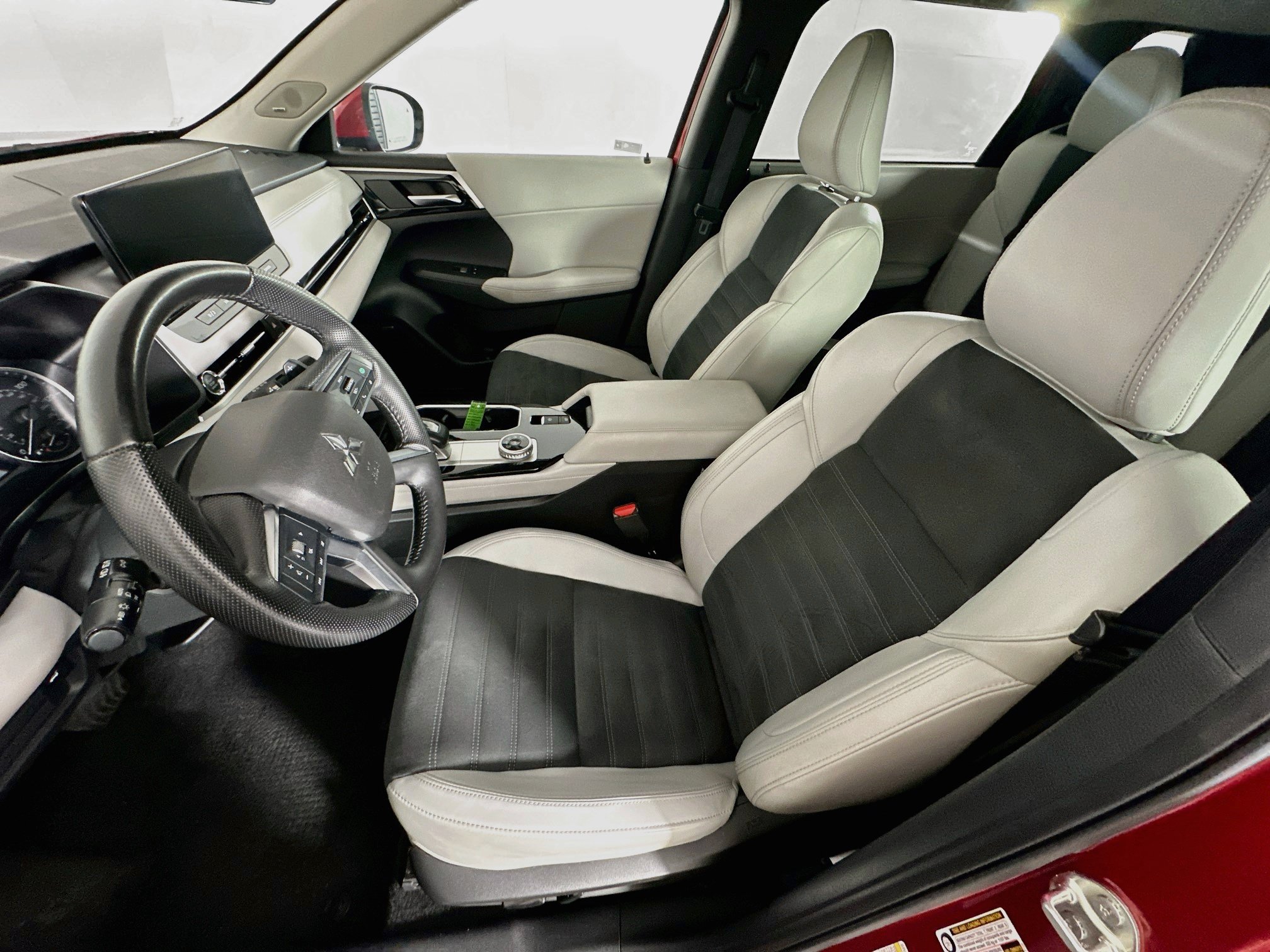 Used 2025 Mitsubishi Outlander SE FWD image 13