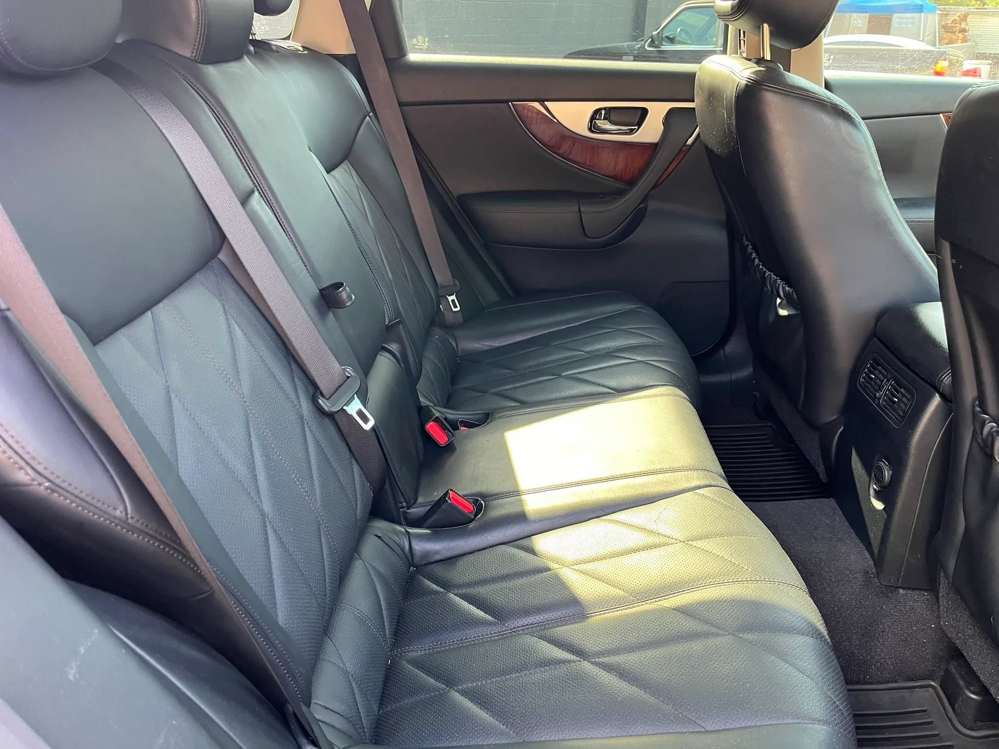 Used 2014 INFINITI QX70 AWD w/ Sport Technology Package image 15