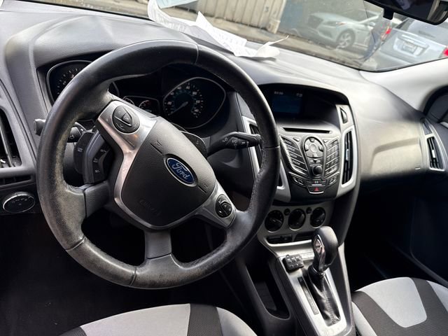 Used 2014 Ford Focus SE w/ SE Sport Package FWD image 18