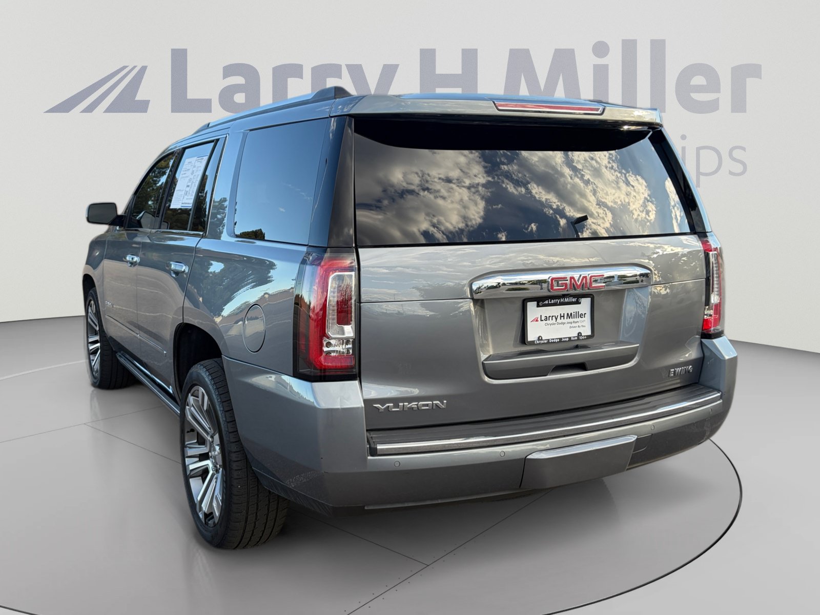 Used 2019 GMC Yukon Denali w/ Denali Ultimate Package AWD/4WD image 4