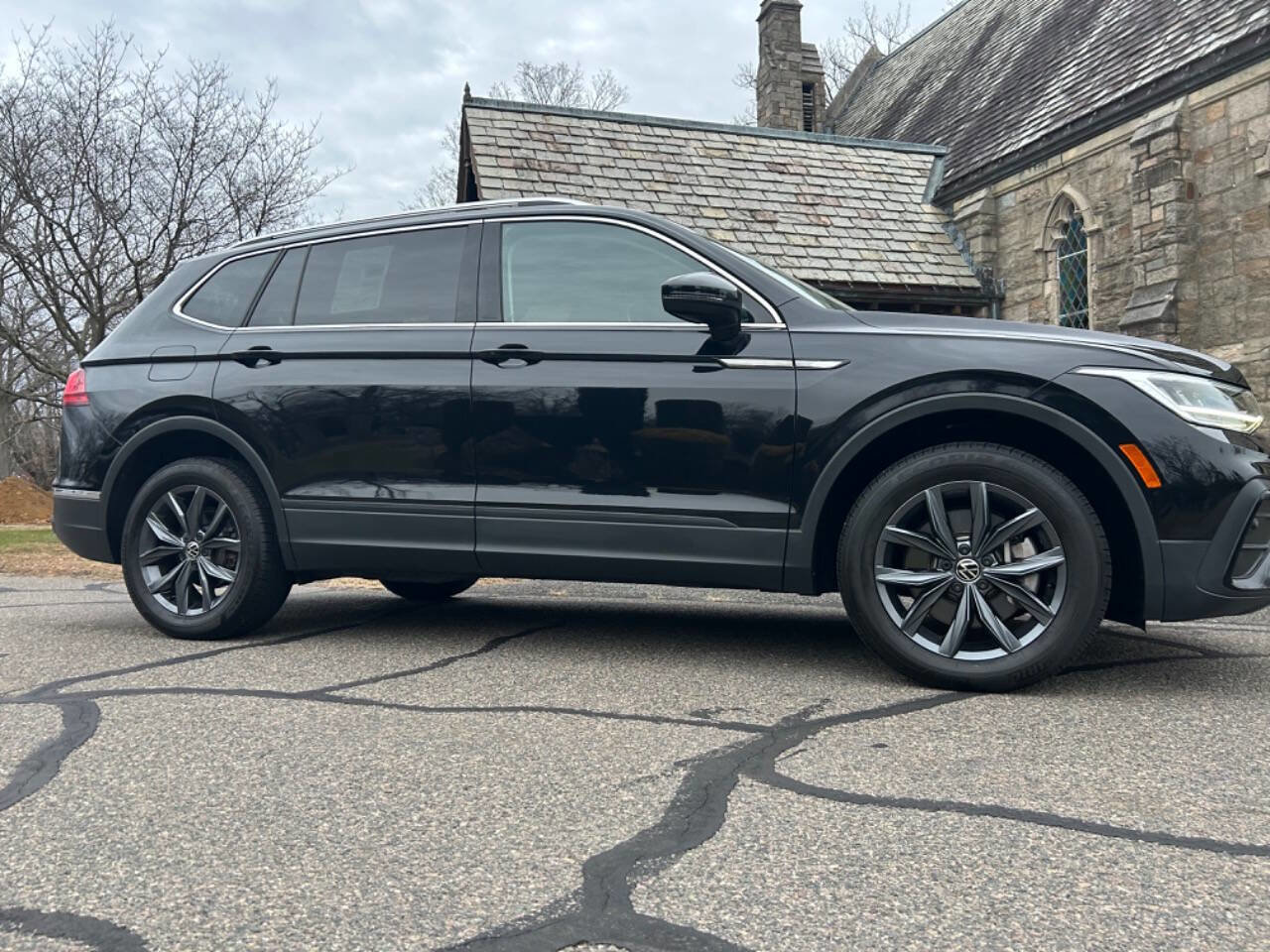 Used 2022 Volkswagen Tiguan SE image 9