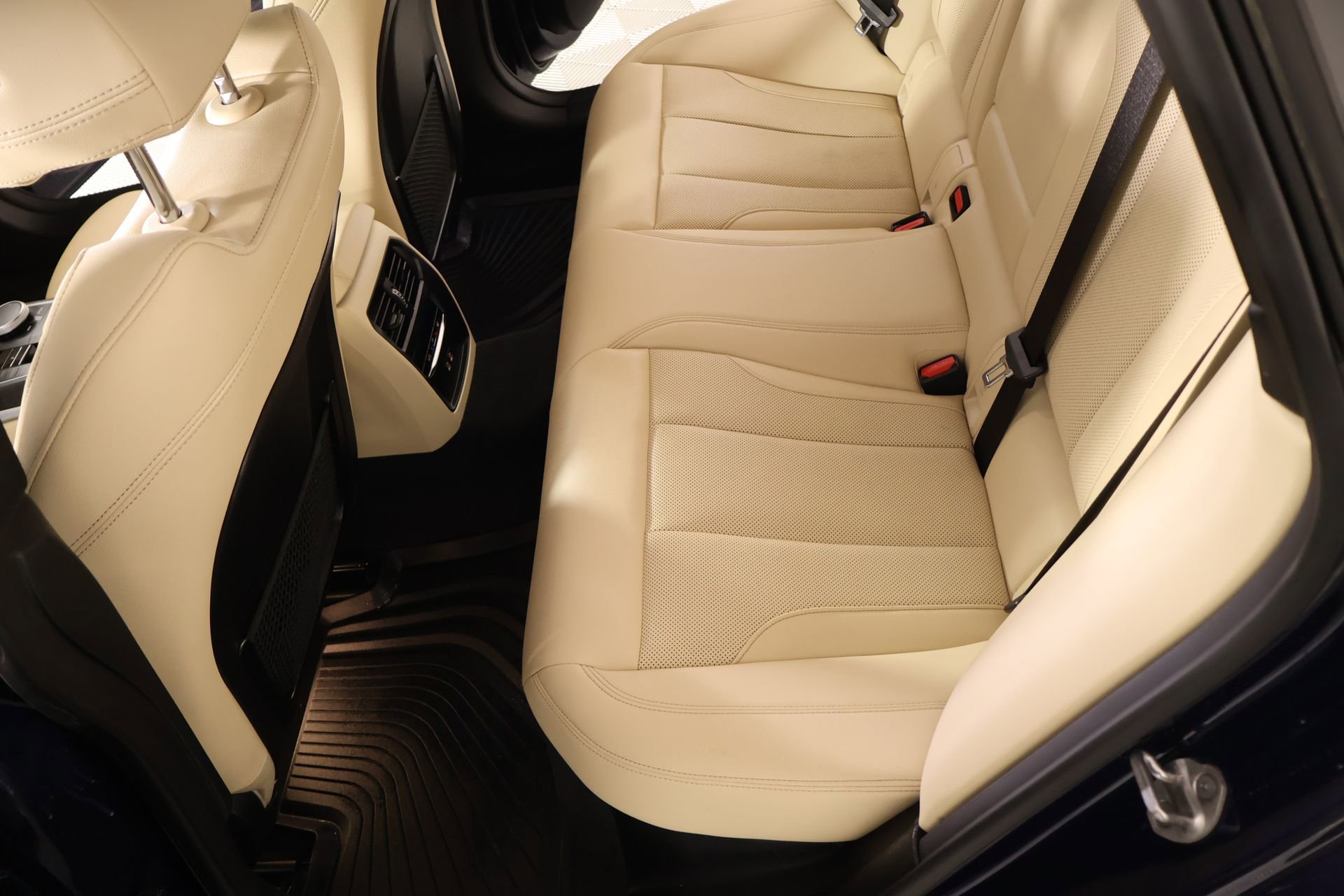Used 2023 BMW i4 eDrive35 w/ Premium Package RWD image 13