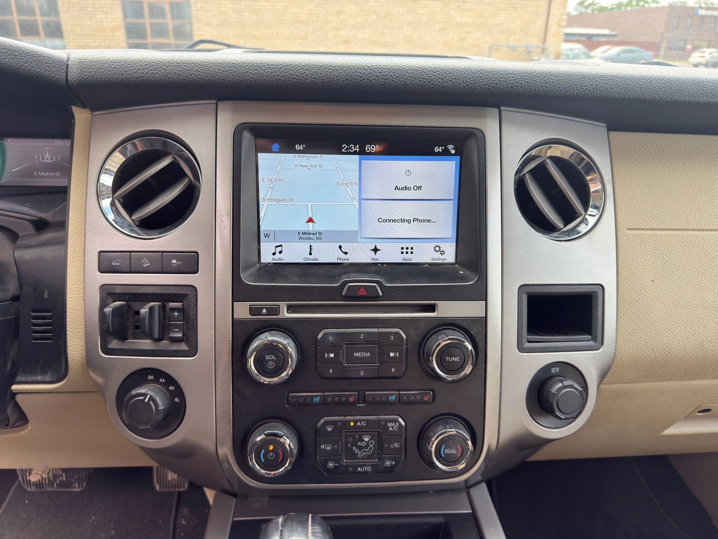 Used 2017 Ford Expedition EL XLT w/ Equipment Group 202A AWD/4WD image 13