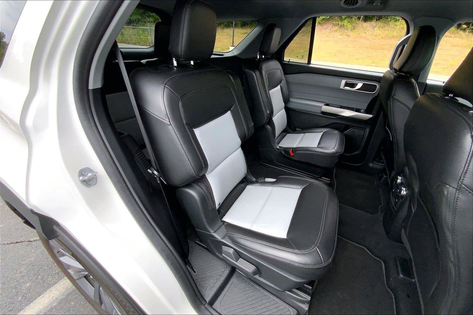 Used 2022 Ford Explorer XLT w/ Equipment Group 202A AWD/4WD image 26