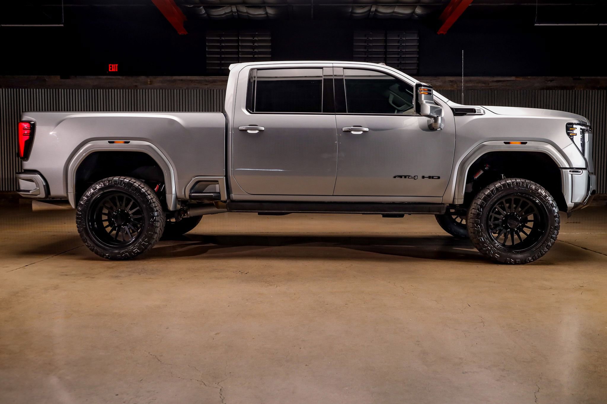 Used 2025 GMC Sierra 3500 AT4 w/ AT4 Premium Plus Package image 11
