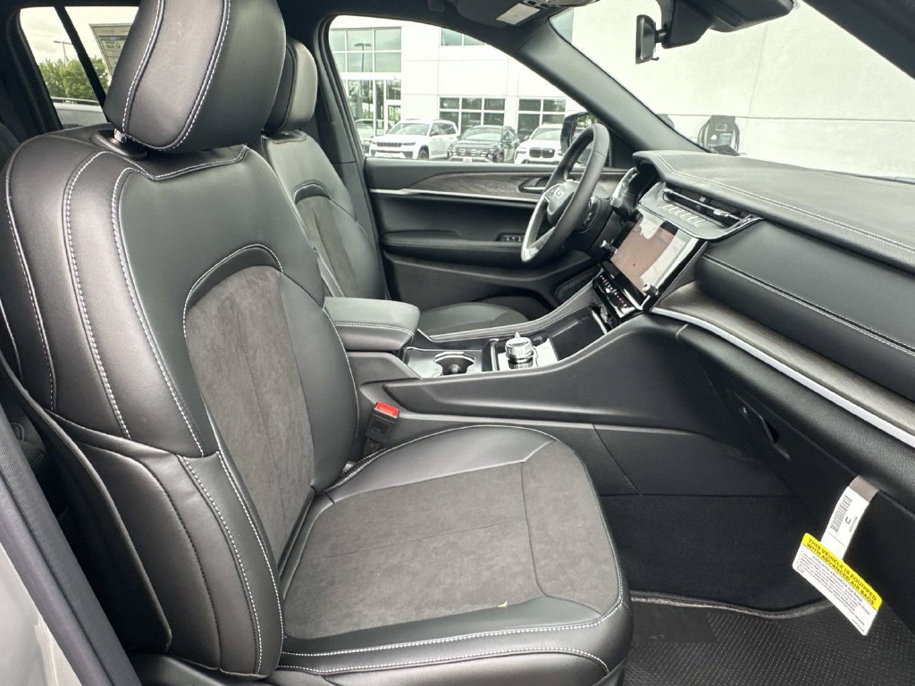New 2027 Jeep Grand Cherokee Altitude AWD/4WD image 14