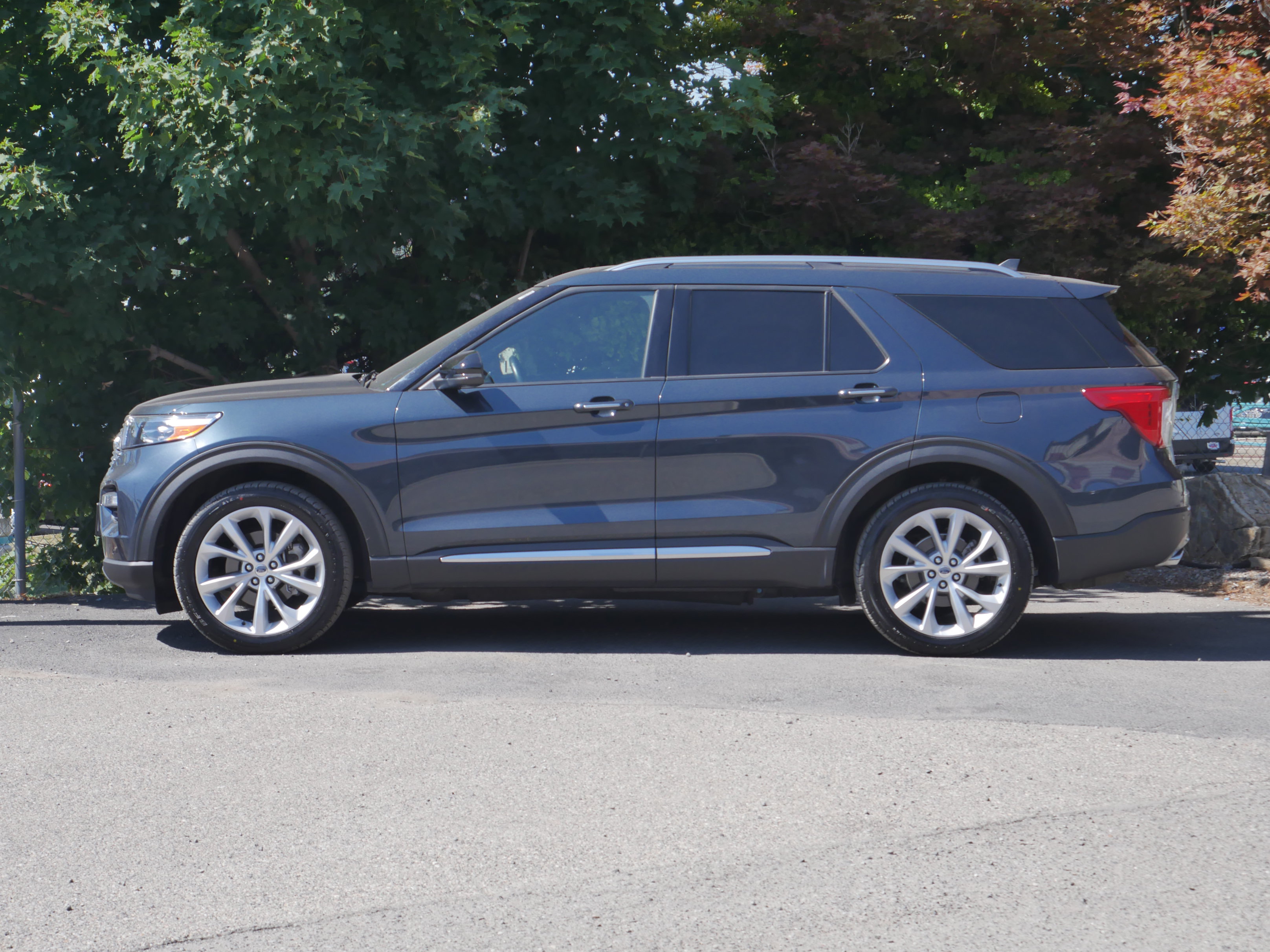 Certified 2024 Ford Explorer Platinum AWD/4WD image 15