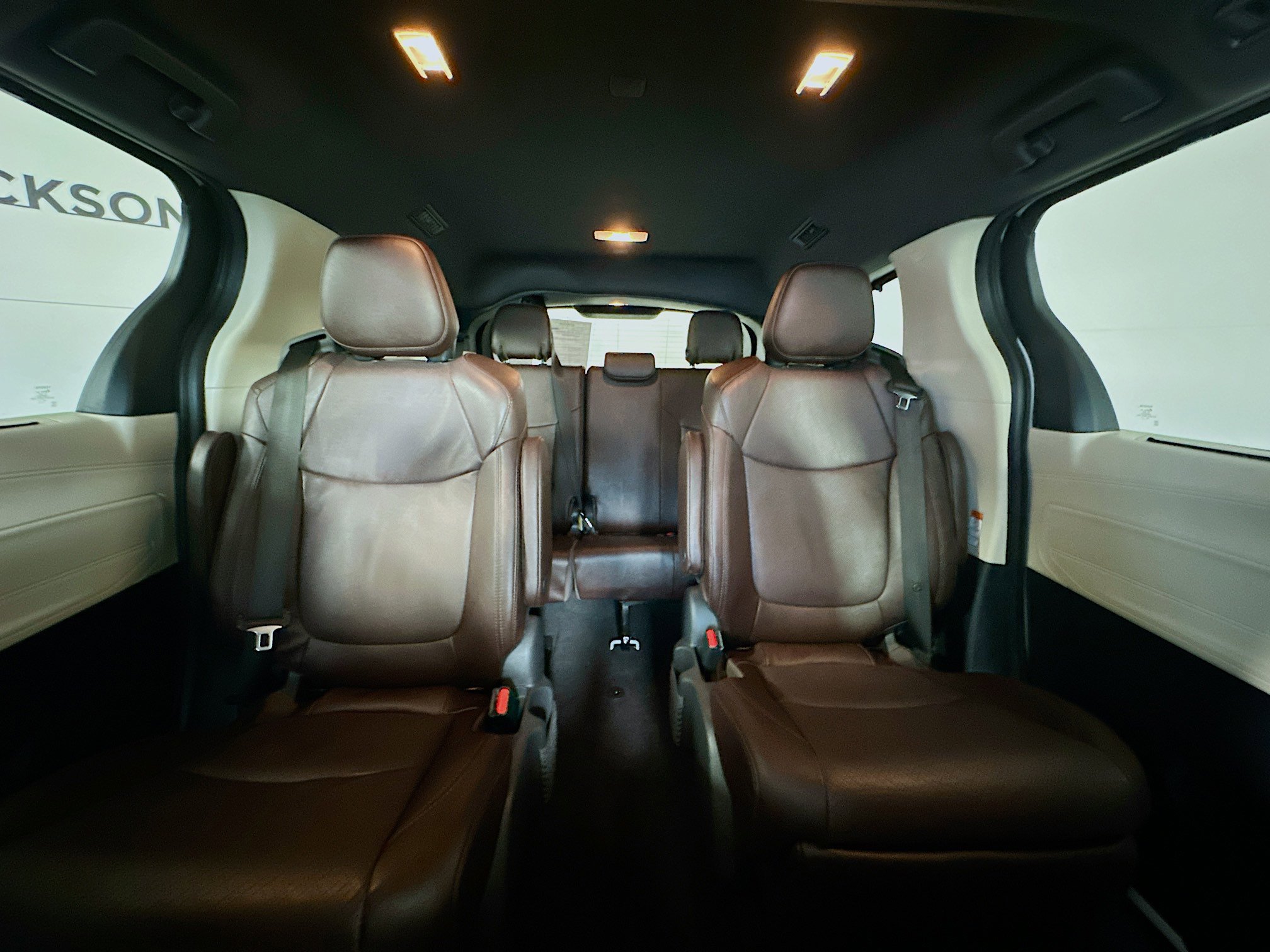 Used 2024 Toyota Sienna Platinum image 30