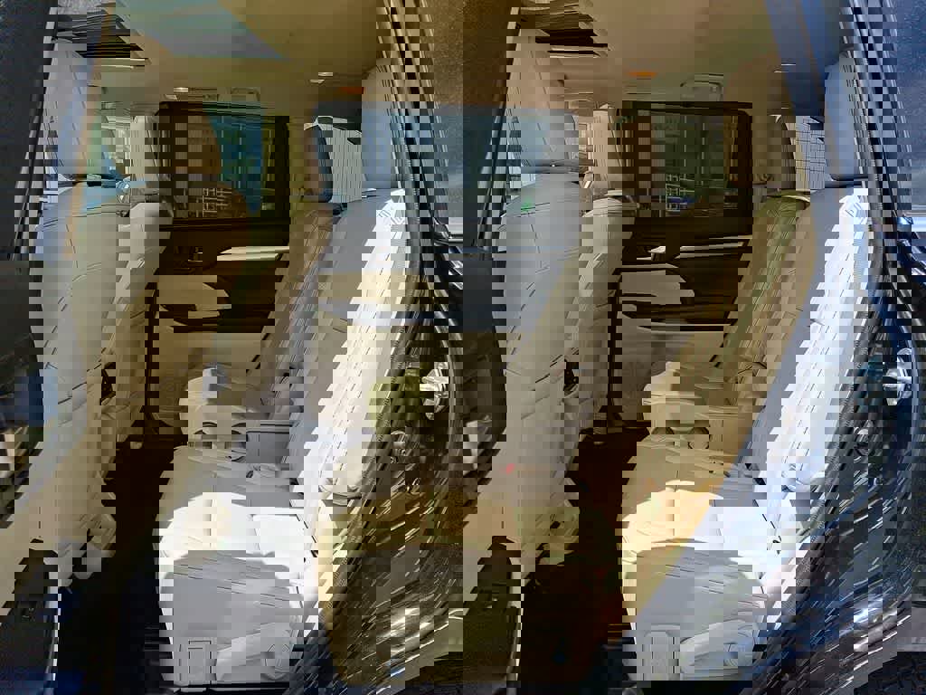 Used 2019 Toyota Highlander XLE image 10