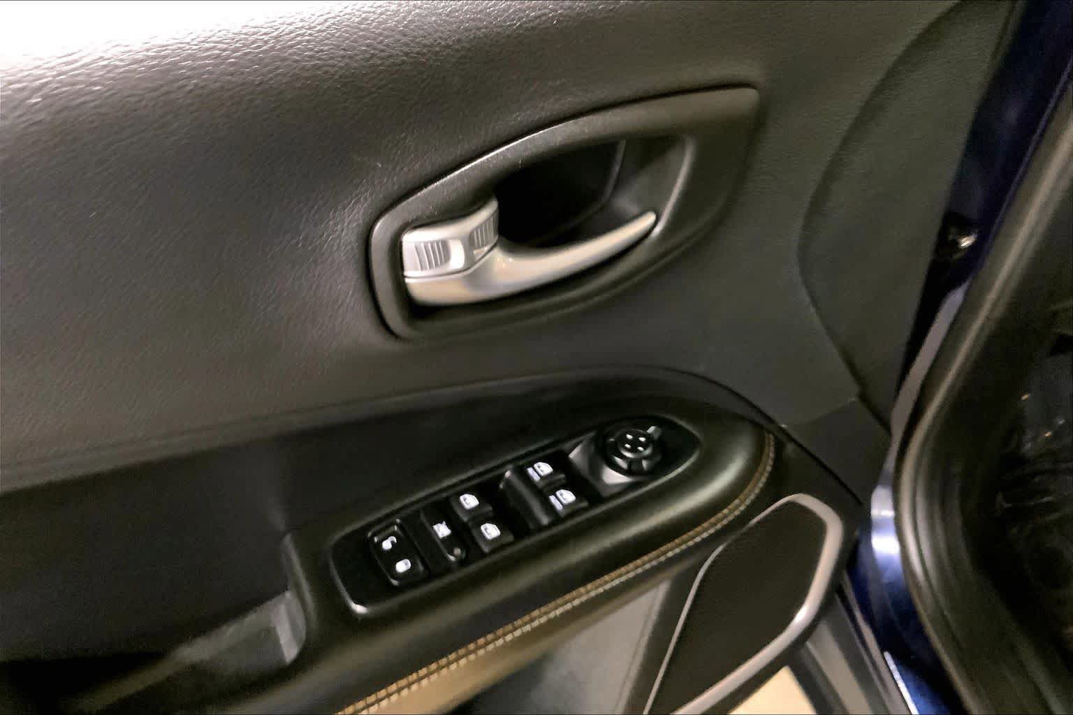 Used 2018 Jeep Compass Latitude w/ Popular Equipment Group AWD/4WD image 36