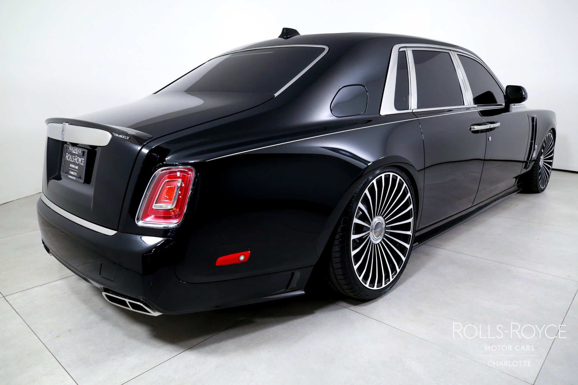 Used 2018 Rolls-Royce Phantom Sedan image 2