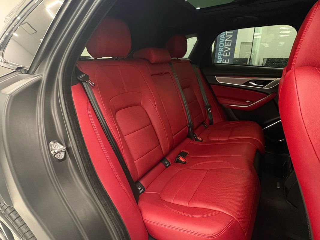 Used 2021 Jaguar F-PACE R-Dynamic S image 25