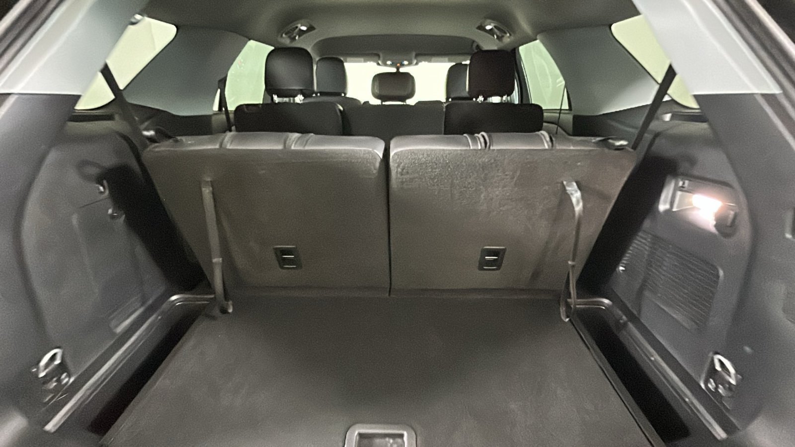 Used 2023 Ford Explorer XLT w/ Equipment Group 202A AWD/4WD image 34