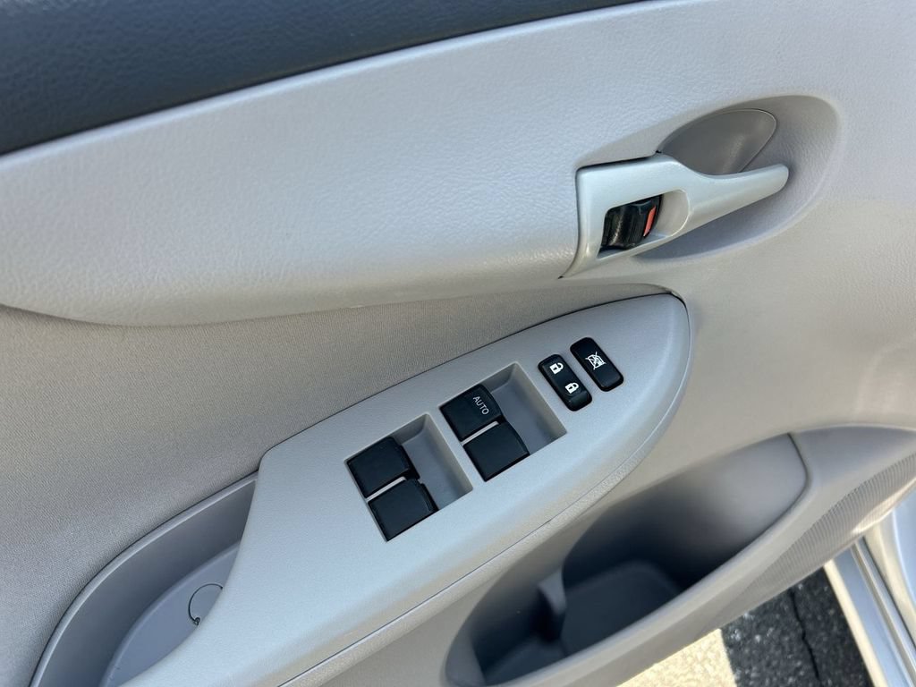 Used 2013 Toyota Corolla L FWD image 16