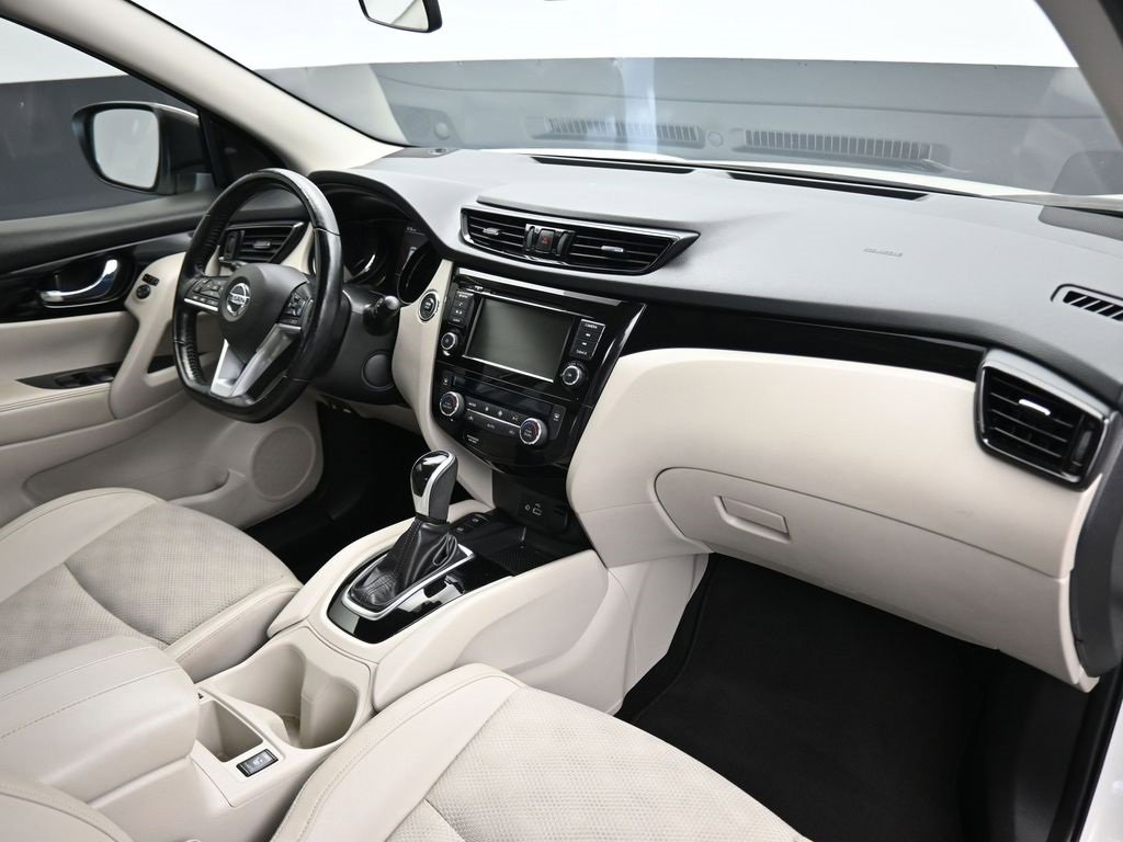 Used 2022 Nissan Rogue Sport SV w/ Technology Package image 39