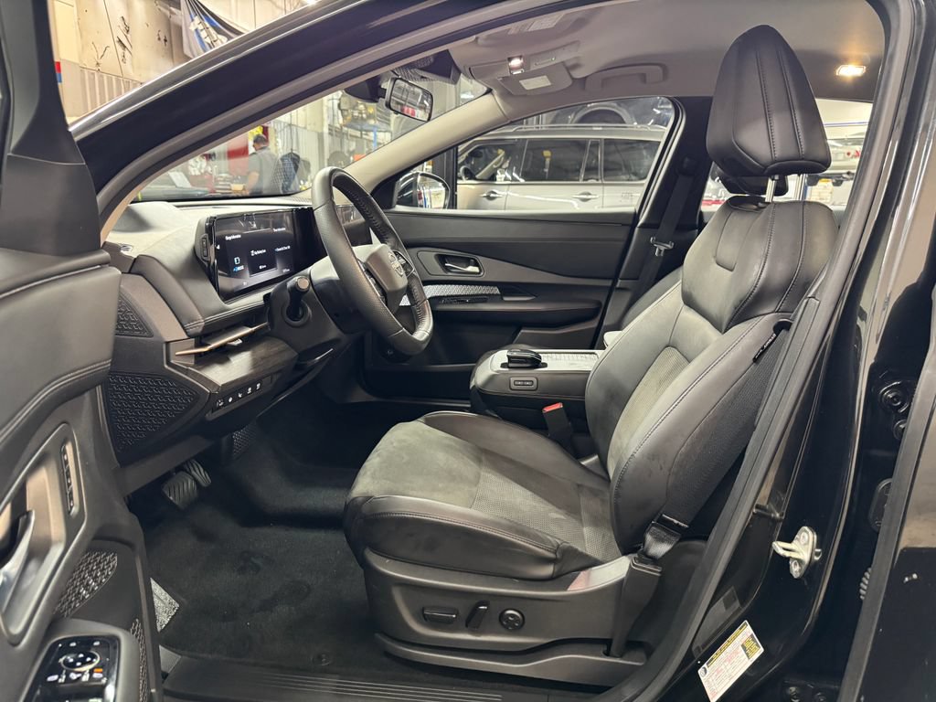Used 2023 Nissan Ariya FWD image 16