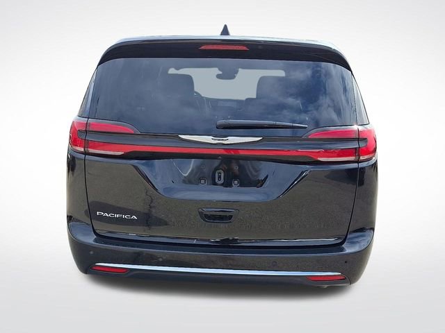 Used 2025 Chrysler Pacifica Select image 5