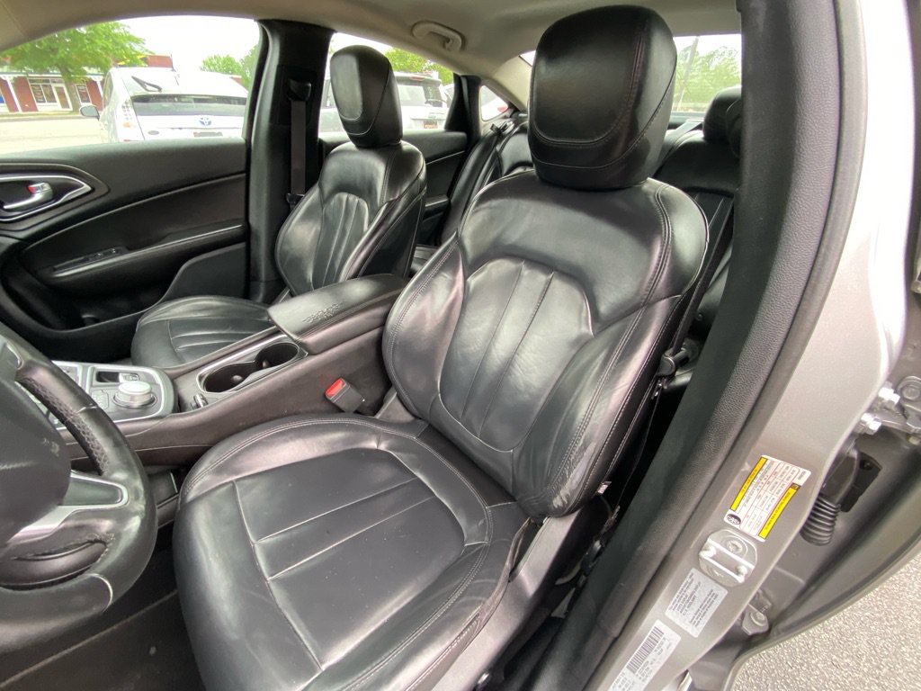 Used 2017 Chrysler 200 Limited Platinum FWD image 21