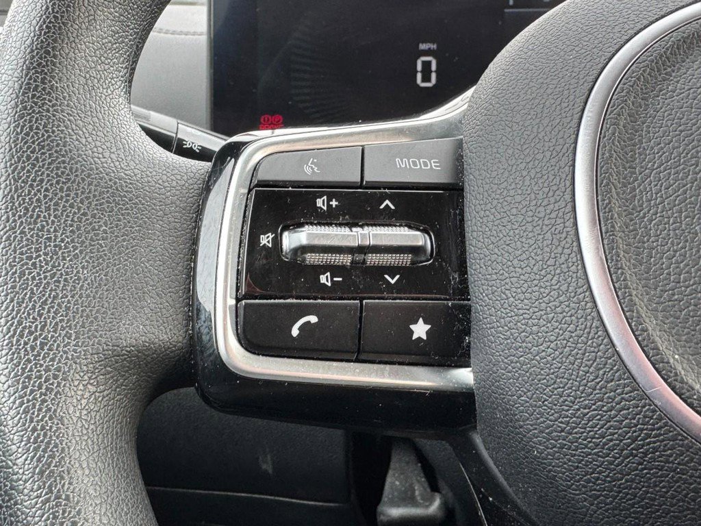 Used 2024 Kia Sorento LX image 17