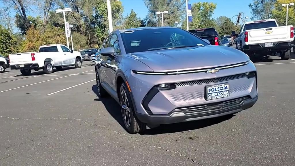 New 2026 Chevrolet Equinox EV LT image 2