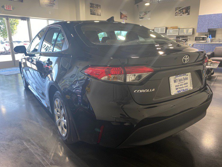 Used 2026 Toyota Corolla LE FWD image 8