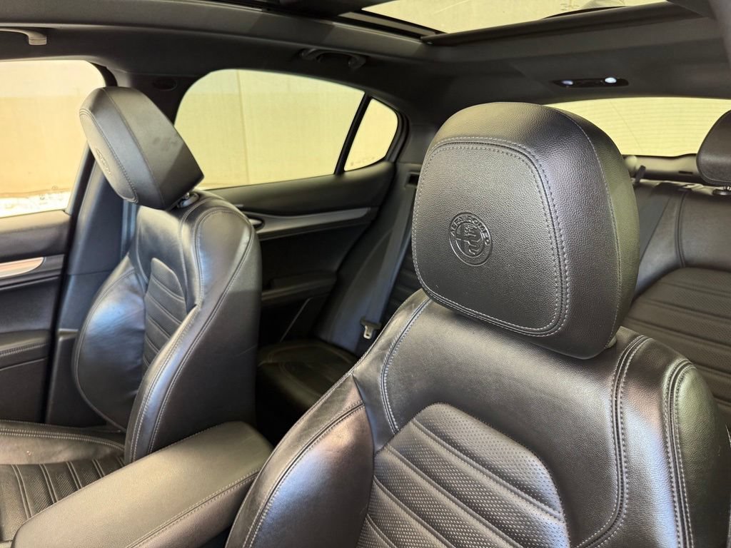 Used 2023 Alfa Romeo Stelvio Veloce AWD/4WD image 34