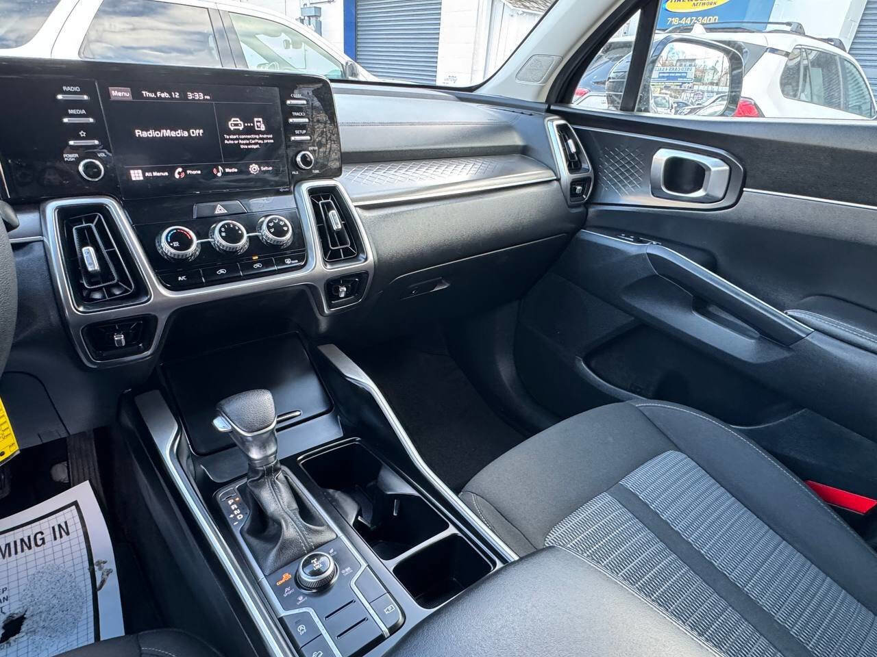 Used 2023 Kia Sorento LX image 17