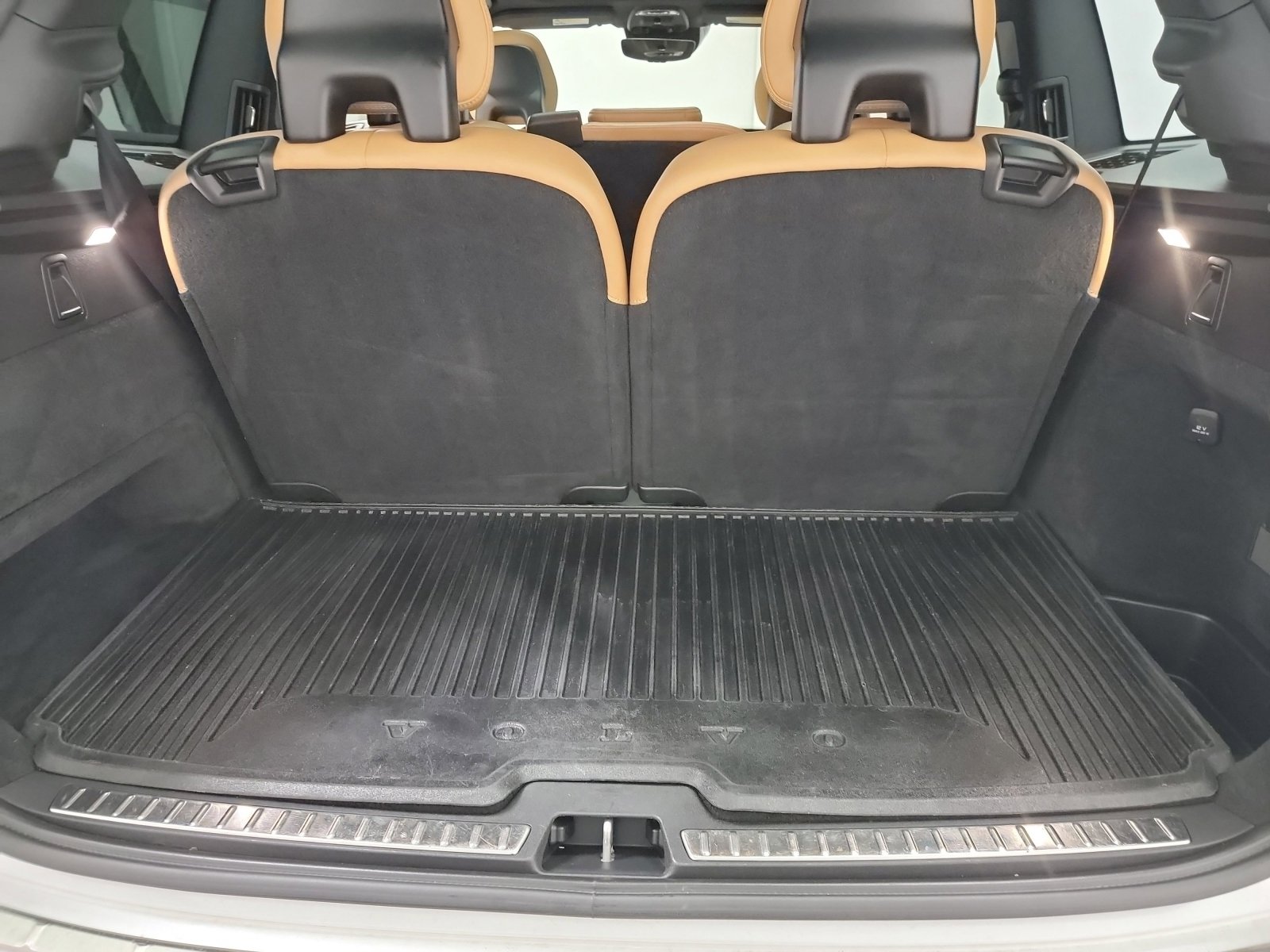 Used 2018 Volvo XC90 T6 Momentum w/ Convenience Package image 26