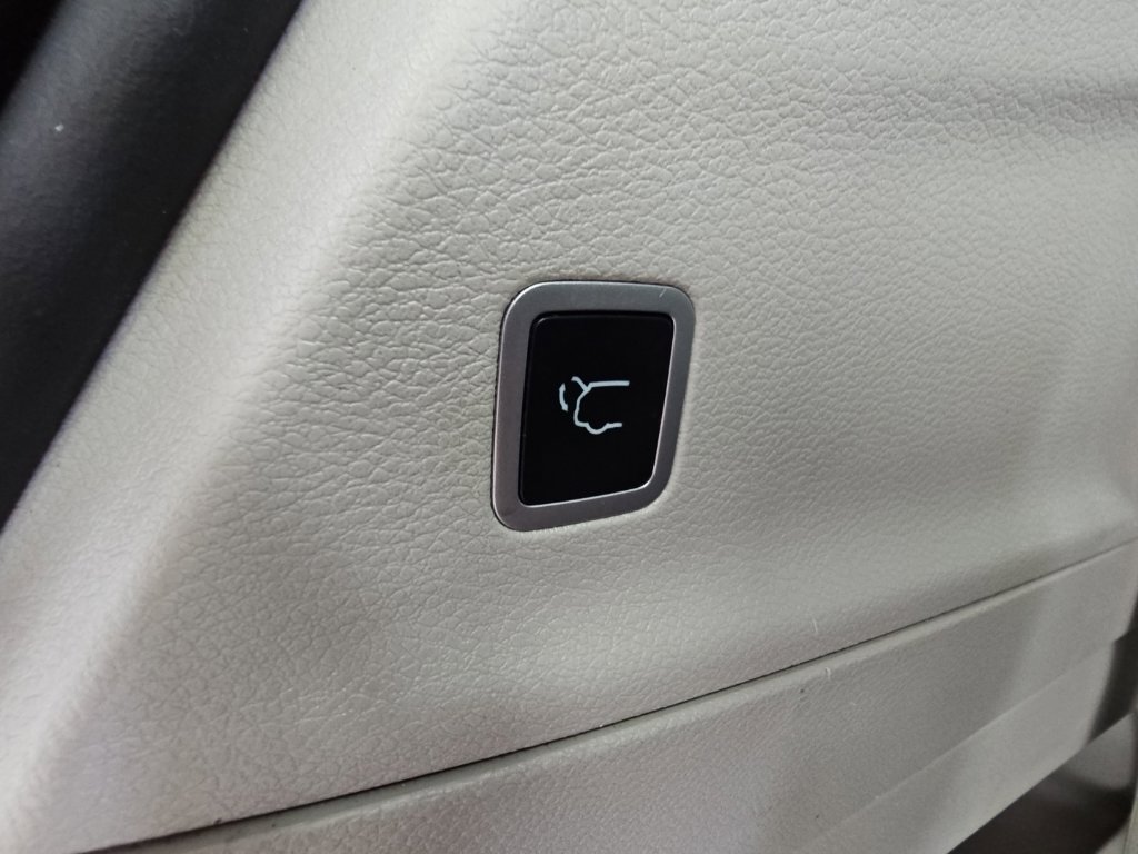 Used 2023 Chrysler Pacifica Touring-L FWD image 33
