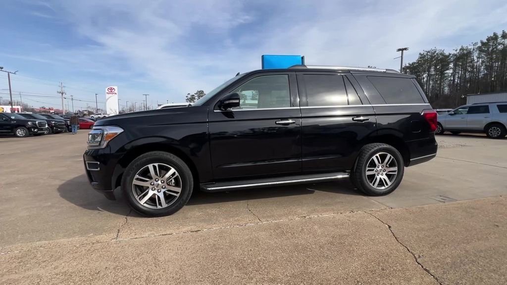 Used 2023 Ford Expedition Limited image 3