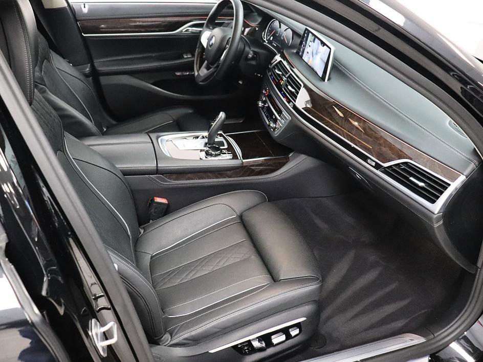Used 2017 BMW 750i RWD image 11