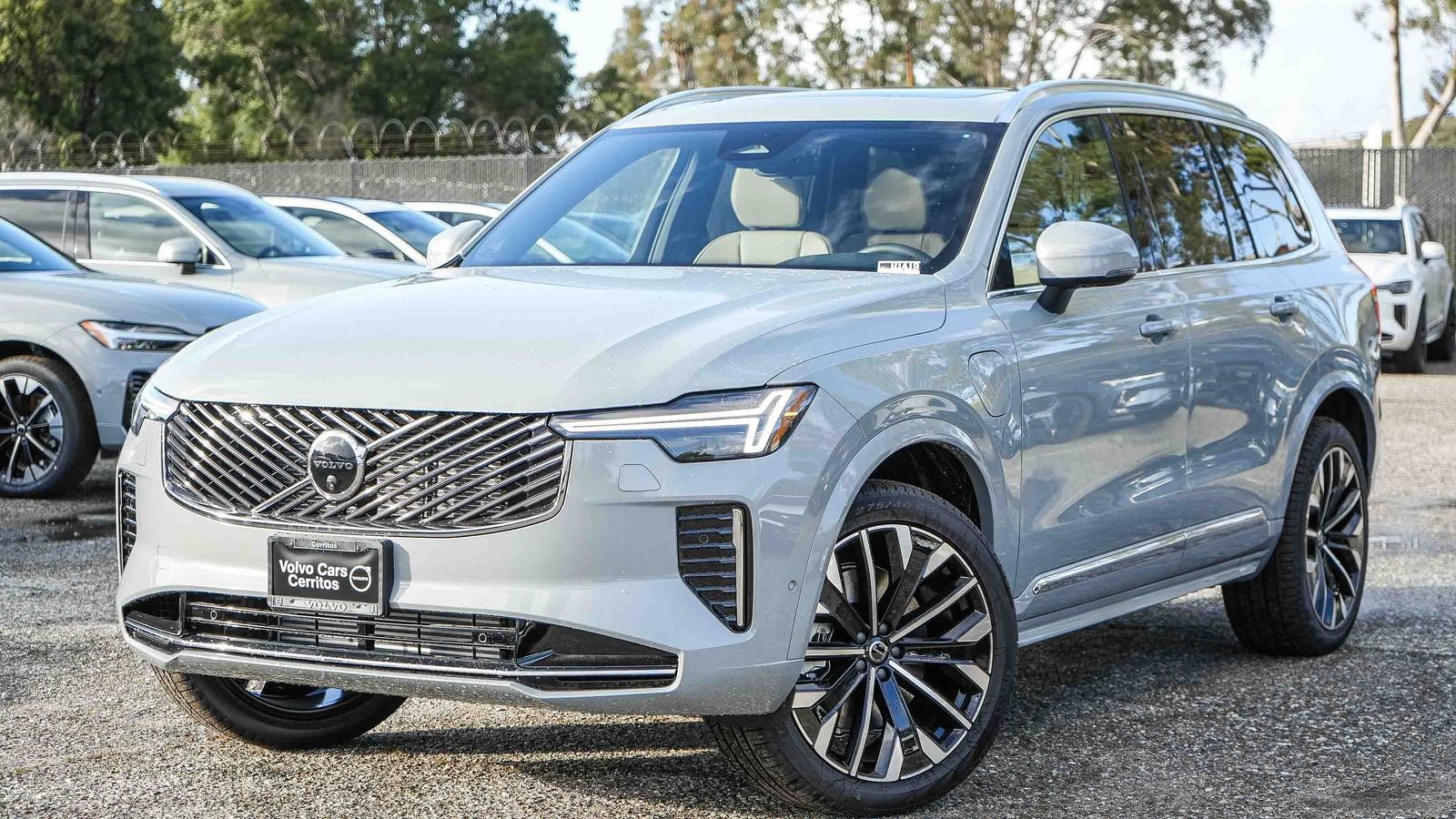 New 2026 Volvo XC90 T8 Plus w/ Protection Package Premier