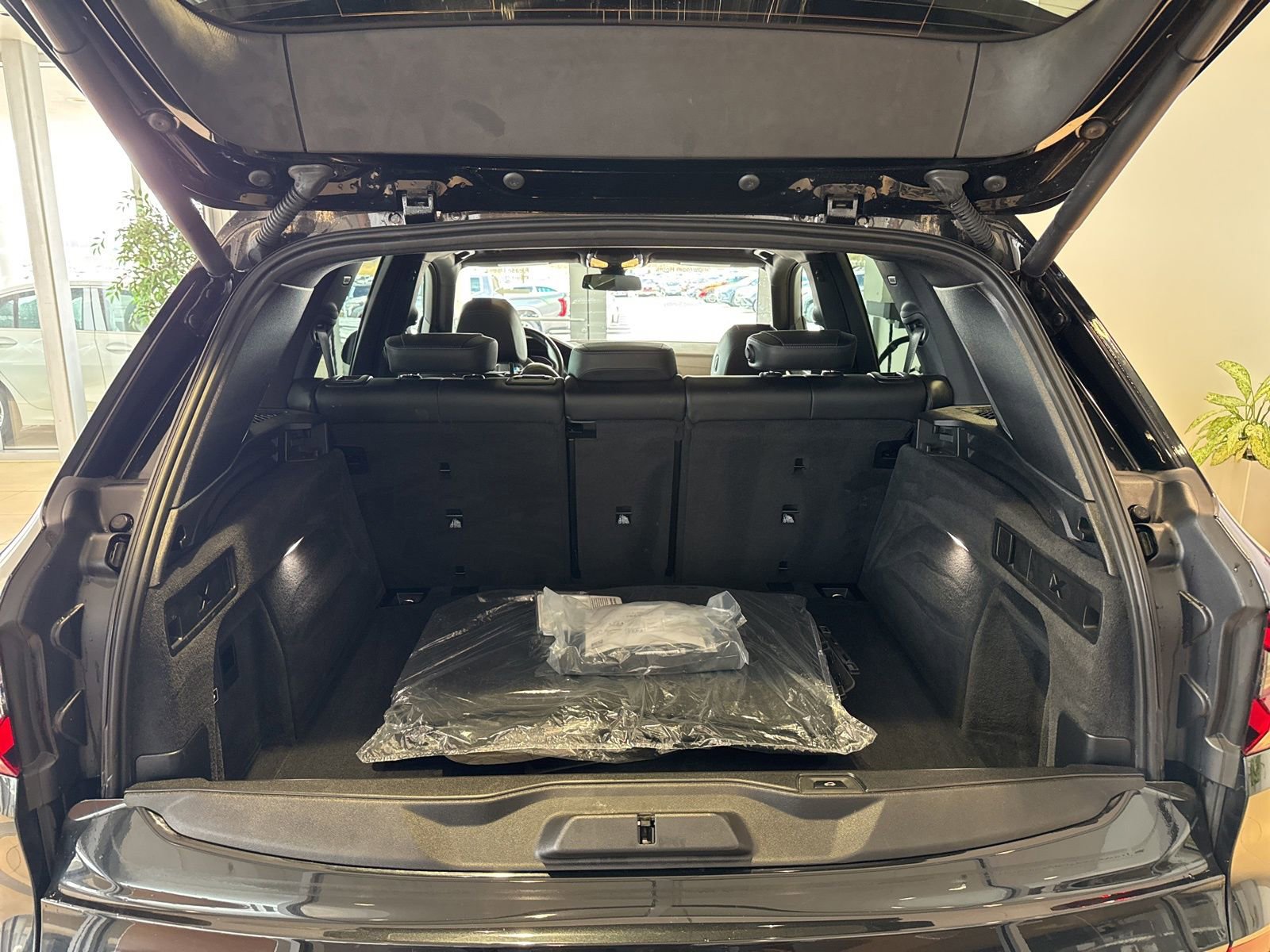 Used 2023 BMW X5 xDrive40i w/ M Sport Package image 11