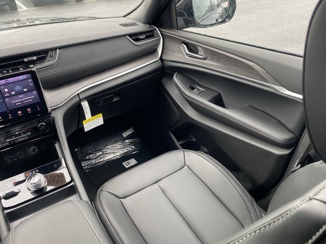 New 2025 Jeep Grand Cherokee Limited image 36
