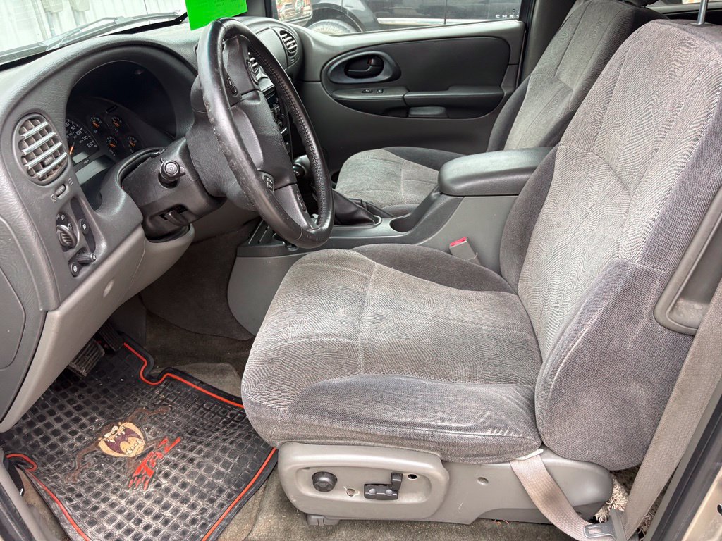 Used 2003 Chevrolet TrailBlazer LT w/ Driver Convenience Package AWD/4WD image 12