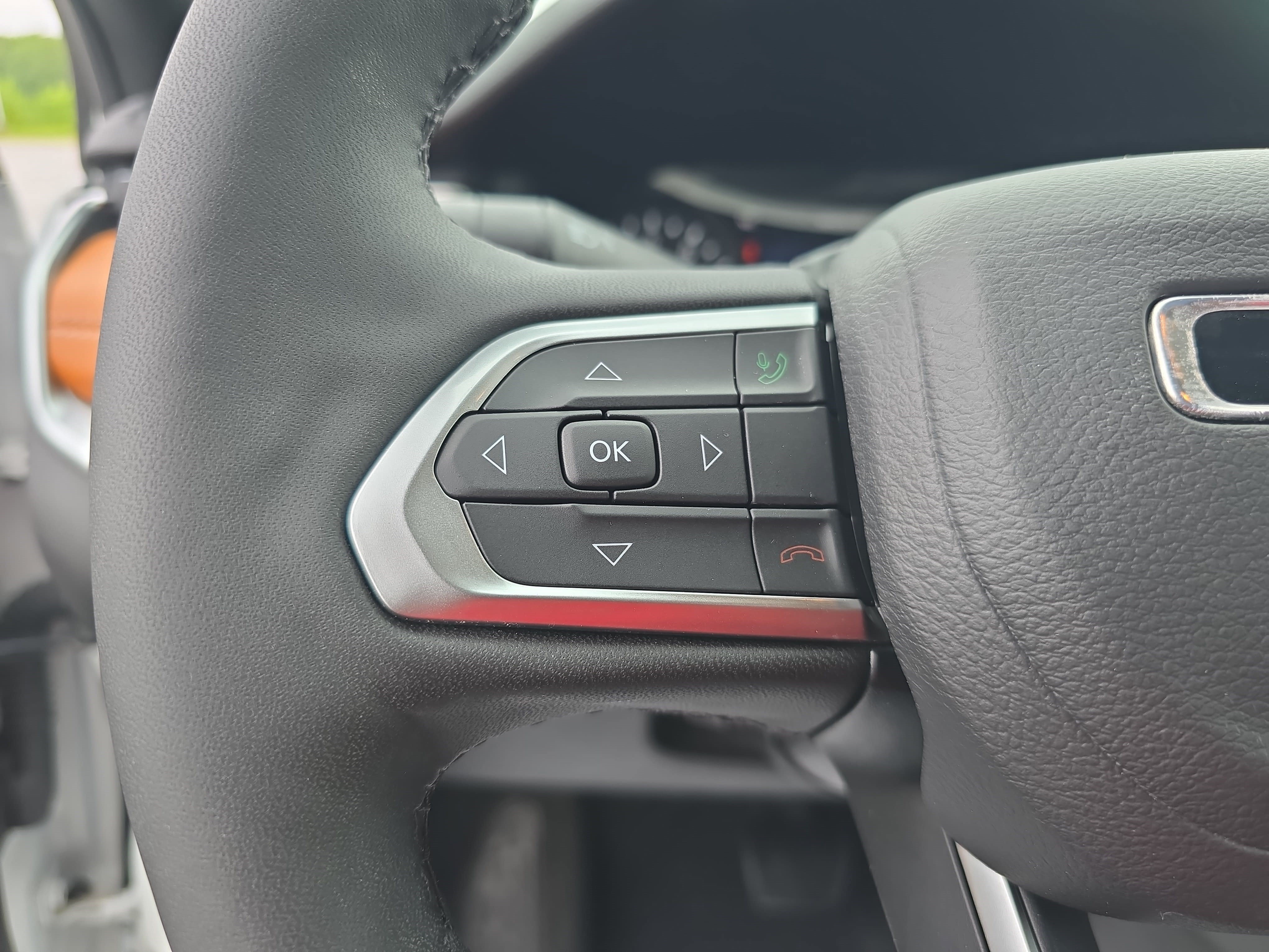 Used 2025 Jeep Compass Limited w/ Sun & Sound Group AWD/4WD image 16