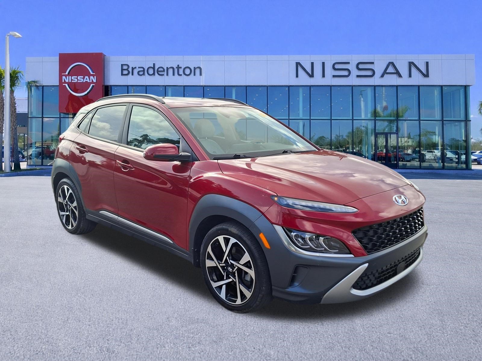 Used 2023 Hyundai Kona Limited FWD image 3