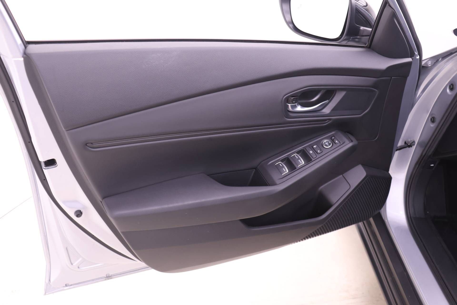 Used 2025 Honda Accord SE image 9