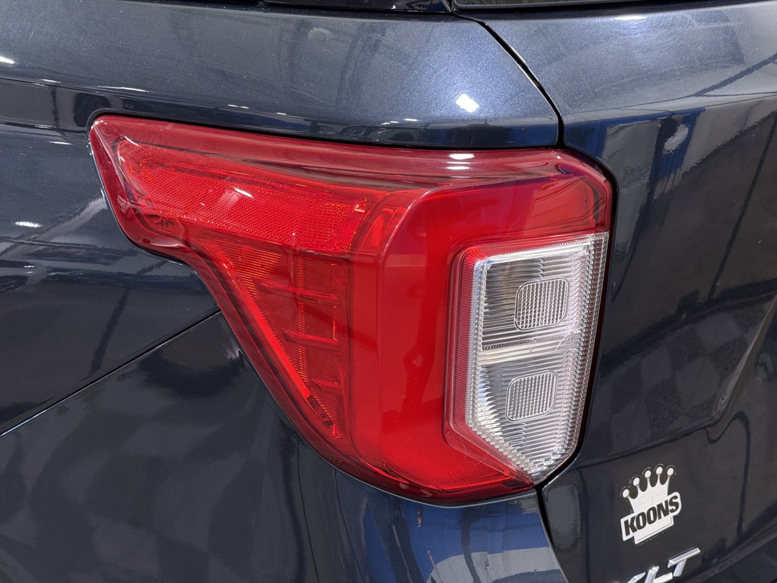 Used 2022 Ford Explorer XLT w/ Equipment Group 202A AWD/4WD image 18