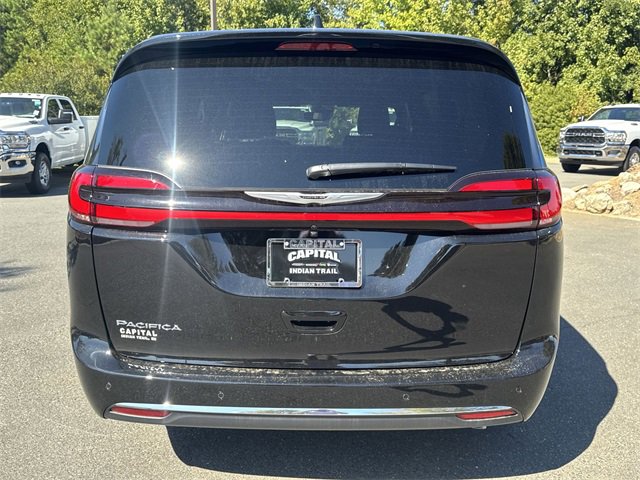 New 2026 Chrysler Pacifica Select image 12