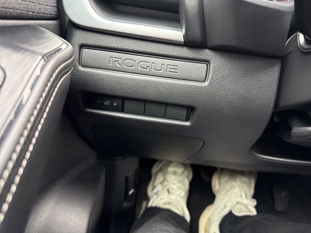Used 2022 Nissan Rogue S image 22