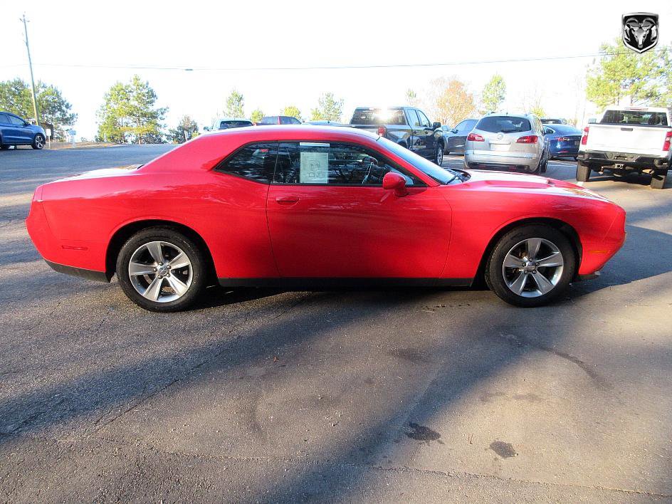 Used 2016 Dodge Challenger SXT image 8