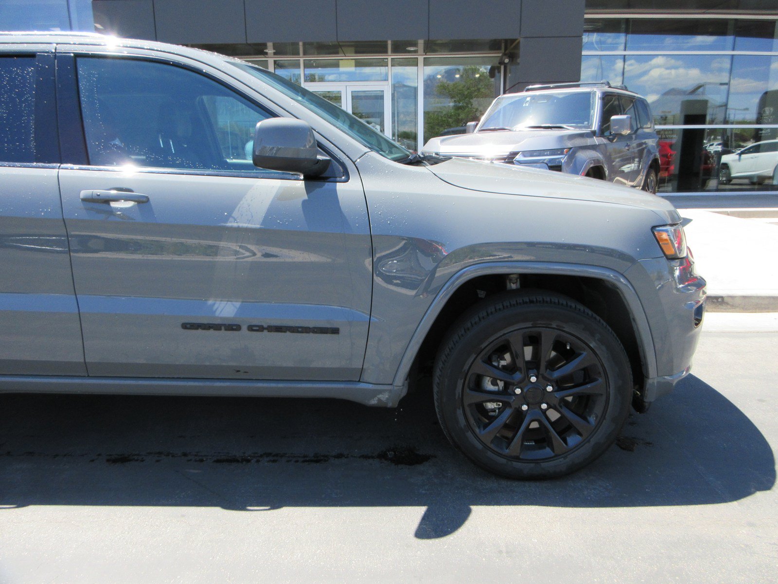 Used 2021 Jeep Grand Cherokee Laredo X AWD/4WD image 11