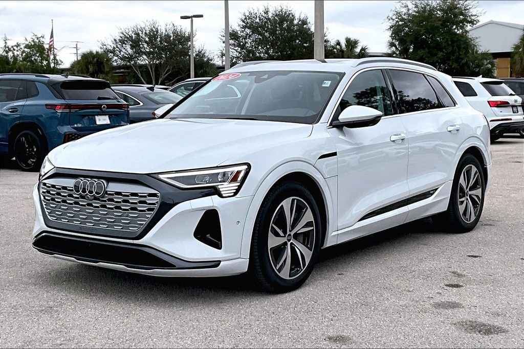 Certified 2024 Audi Q8 e-tron Premium Plus image 9