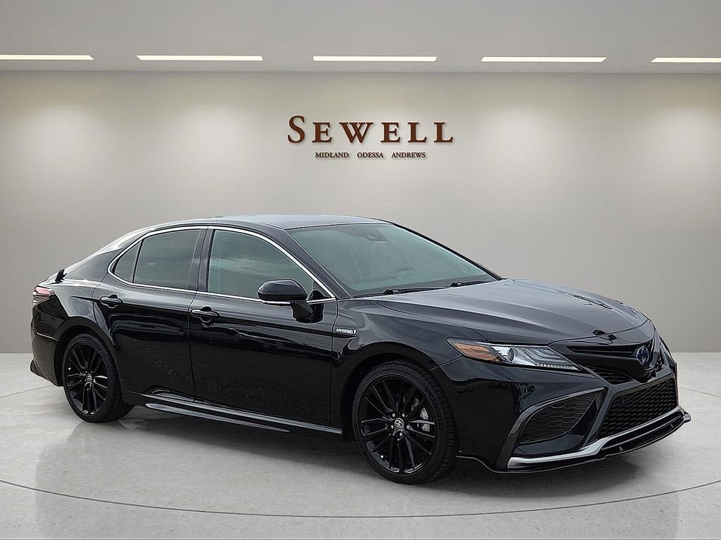 Used 2021 Toyota Camry XSE w/ Navigation Upgrade Package FWD image 6