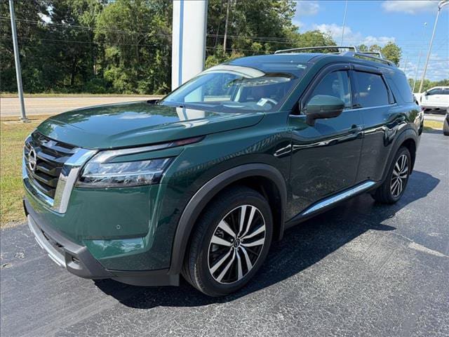 Used 2024 Nissan Pathfinder Platinum AWD/4WD video 1