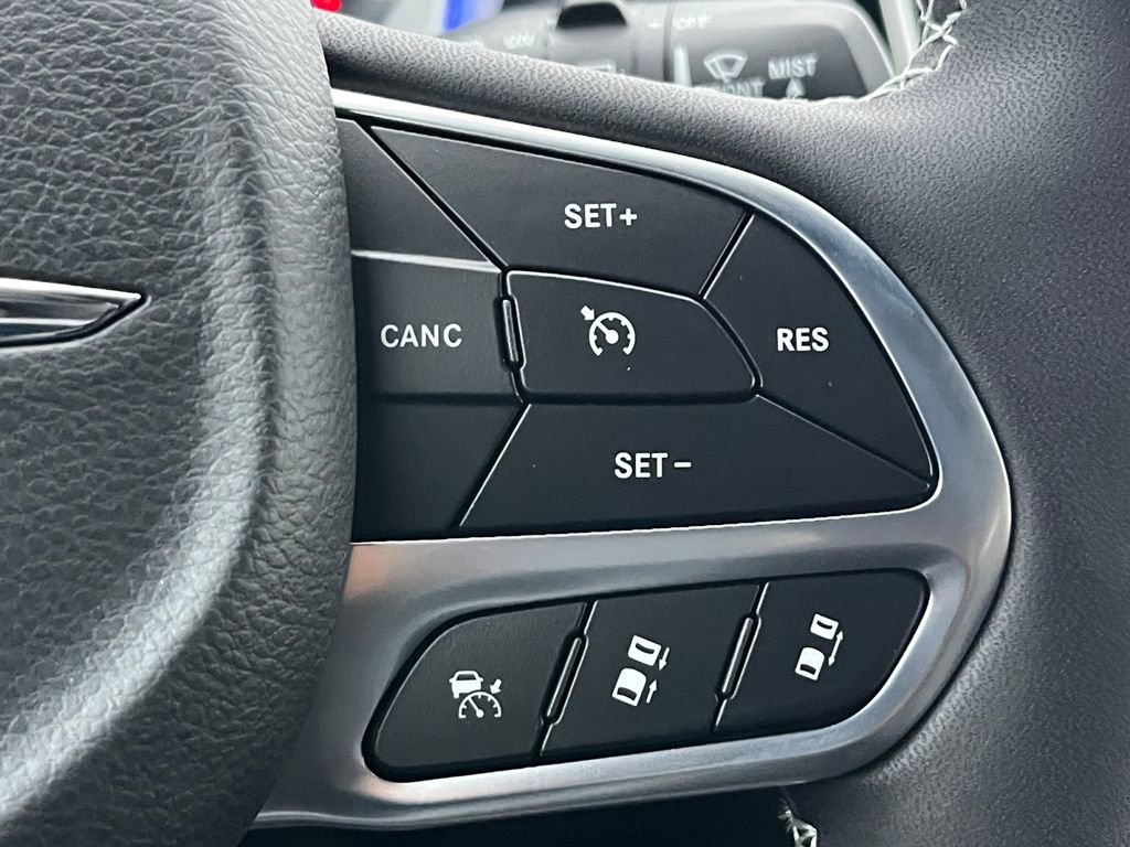 New 2026 Chrysler Pacifica Select image 10