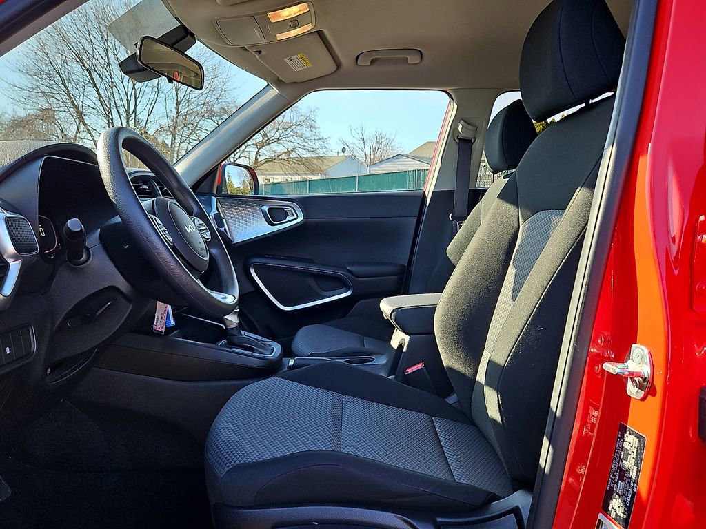 Certified 2023 Kia Soul LX w/ LX Technology Package image 14